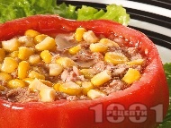Рецепта Пълнен домат с риба тон и царевица